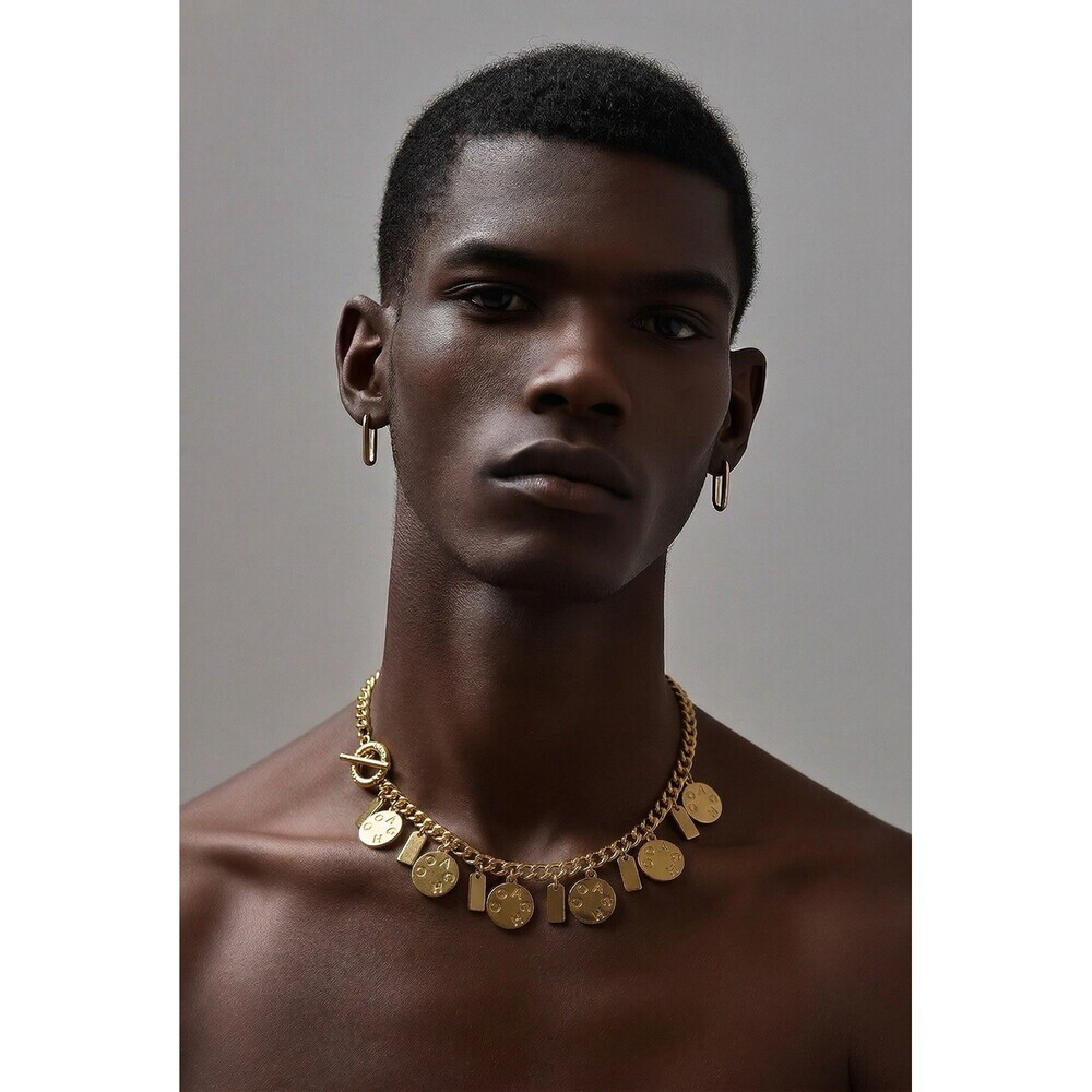 Iconic Coach brand Heavy statement piece  Featuring 21 charm medallions. Chunky - Picture 5 of 12